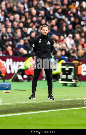 Queen Elizabeth Olympic Park , London, England, UK. 16 mars 2019. Jan Siewert manager de Huddersfield Town au cours de la Premier League match entre West Ham United et Huddersfield Town au stade de Londres, Queen Elizabeth Olympic Park , , Londres, Angleterre le 16 mars 2019. Photo par Adamo Di Loreto. Usage éditorial uniquement, licence requise pour un usage commercial. Aucune utilisation de pari, de jeux ou d'un seul club/ligue/dvd publications. Credit : UK Sports Photos Ltd/Alamy Live News Banque D'Images