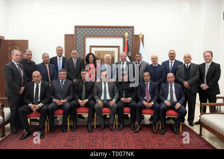 Ramallah, Cisjordanie, territoire palestinien. Mar 16, 2019. Le président palestinien Mahmoud Abbas rencontre avec la délégation des Chambres de Commerce, au siège de Abbas, dans la ville de Ramallah, en Cisjordanie, le 16 mars 2019 Credit : Thaer Ganaim Images/APA/ZUMA/Alamy Fil Live News Banque D'Images