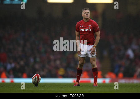 Cardiff, Royaume-Uni. 16 mars 2019. Gareth Anscombe de Wales kicks une pénalité. .Au Pays de Galles/Irlande , Six Nations 2019 Guinness international rugby match à la Principauté Stadium de Cardiff, Pays de Galles , Grande-bretagne le samedi 16 mars 2019. Photos par Andrew Verger/Alamy Live News VEUILLEZ NOTER PHOTO DISPONIBLE POUR UN USAGE ÉDITORIAL UNIQUEMENT Banque D'Images