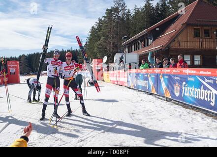 Après Scho, Deutschland. 17 Mar, 2019. jubilation par winner Bernhard GRUBER (1ère place/AUT), avec Lukas GREIDERER r. (2e place/AUT). Chaque compétition individuelle Gundersen, cross country 10 km, Schwarzwaldpokal, 16.03.2019. Coupe du Monde Combiné nordique 15-17.03,2019 dans Schoafter/Allemagne. Ã,Â | Conditions de crédit dans le monde entier : dpa/Alamy Live News Banque D'Images