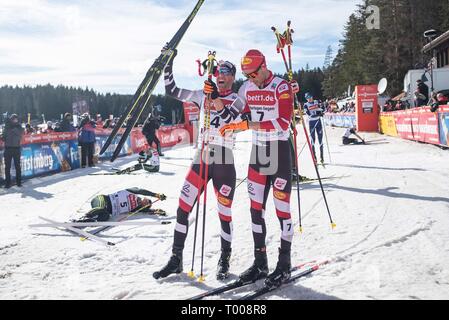 Après Scho, Deutschland. 17 Mar, 2019. jubilation par winner Bernhard GRUBER (1ère place/AUT), avec Lukas GREIDERER r. (2e place/AUT). Chaque compétition individuelle Gundersen, cross country 10 km, Schwarzwaldpokal, 16.03.2019. Coupe du Monde Combiné nordique 15-17.03,2019 dans Schoafter/Allemagne. Ã,Â | Conditions de crédit dans le monde entier : dpa/Alamy Live News Banque D'Images