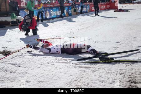 Après Scho, Deutschland. 17 Mar, 2019. jubilation par winner Bernhard GRUBER (1ère place/AUT) concours Individuel Individuel Gundersen, cross country 10 km, Schwarzwaldpokal, 16.03.2019. Coupe du Monde Combiné nordique 15-17.03,2019 dans Schoafter/Allemagne. Ã,Â | Conditions de crédit dans le monde entier : dpa/Alamy Live News Banque D'Images