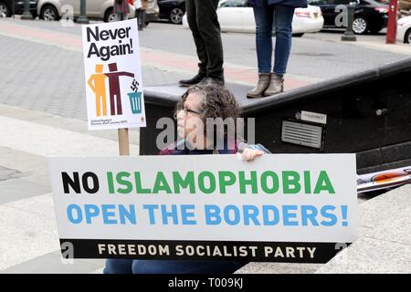 New York, NY, USA. 16e. Mar, 2019. La ville de New York a été l'un des nombreux ralliant contre l'extrême droite de Samedi, Mars 16, 2019 à Foley Square à Manhattan, comme de nombreuses villes à travers le monde ont été d organiser des activités pour souligner la Journée des Nations Unies pour l'élimination de la discrimination raciale. © 2019 Ronald G. Lopez/DigiPixsAgain.us/Alamy Live News Crédit : G. Ronald Lopez/Alamy Live News Banque D'Images