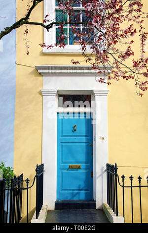 Londres, UK - Mars 11th, 2019 : Notting Hill, au centre de Londres est plein de maisons colorées et une belle architecture Banque D'Images