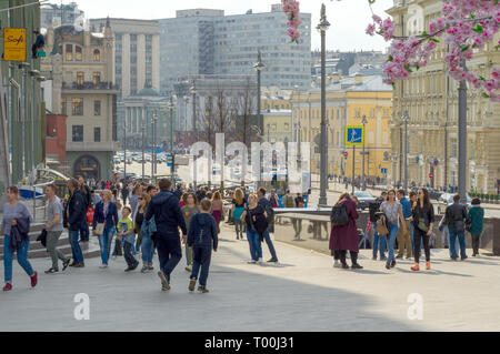 Moscou, Russie, avril, 30, 2018 : beaucoup de personnes dans le centre de Moscou sur un jour de congé Banque D'Images