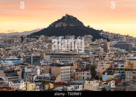 Athènes, Grèce - 18 janvier 2019 : Vue de la colline Lycabettus d'Anafiotika quartier dans la vieille ville d'Athènes, Grèce. Banque D'Images