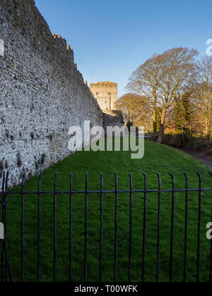 Photographie de les murs et la tour du château de Porchester, Portsmouth, Hampshire. Banque D'Images