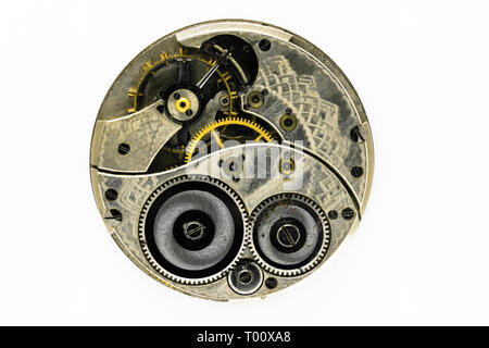 Très vieux, poussiéreux et vintage part mécanisme horloger isolé sur fond blanc Banque D'Images