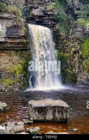 Un gros plan de Thornton, force une cascade près de Ingleton dans le Yorkshire Dales. Banque D'Images