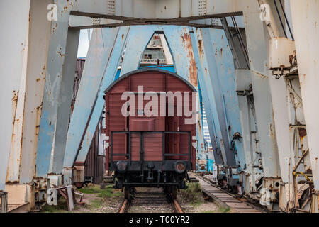 Voiture sur les rails de chemin de fer Banque D'Images