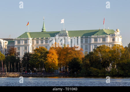 Le célèbre Hôtel Atlantic à l'Außenalster de Hambourg en Allemagne. Banque D'Images