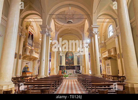 REGGIO EMILIA, ITALIE - 13 avril 2018 : La nef de l'église Chiesa di Filippo e Giacomo Santi Apostoli. Banque D'Images