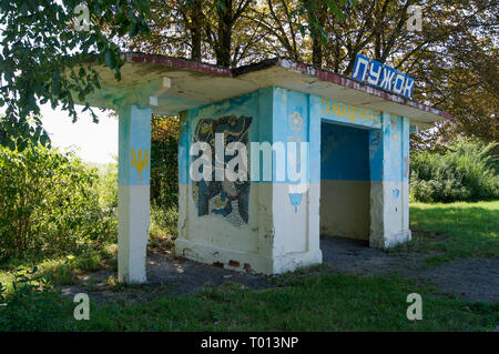 Vieille mosaïque sur arrêt de bus dans l'ouest de l'Ukraine. L'Europe. Banque D'Images