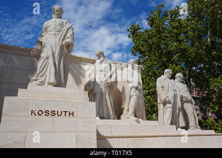 Lajos Kossuth Statue Monument dans le paysage Parlement hongrois Budapest, Hongrie Banque D'Images