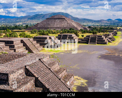 Vue imprenable de Teotihuacan Pyramids et l'Avenue des Morts, au Mexique Banque D'Images