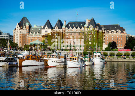 L'Hôtel Fairmont Empress et le patrimoine des bateaux en bois à l'intérieur du havre, Victoria, île de Vancouver, Colombie-Britannique, Canada Banque D'Images