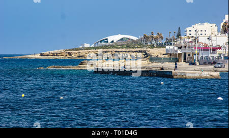 St Paul's Bay en direction de l'aquarium national Banque D'Images