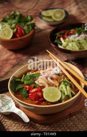 Laksa Asam. La Soupe aux nouilles Poisson piquant de Penang, Malaisie. Aussi populaires à Jakarta, Indonésie. Banque D'Images