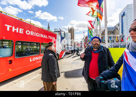 Brexit pour et contre les manifestants à la place du Parlement. Banque D'Images