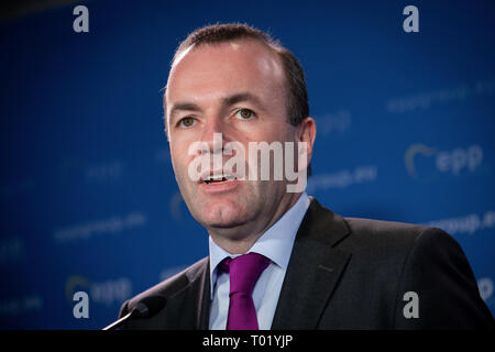 Président du groupe PPE, Manfred Weber donne une conférence de presse avec Grzegorz Schetyna (leader de la plate-forme civique) et Wladyslaw Kosiniak-Kamysz (leader du Parti du peuple polonais) au cours d'une réunion du Bureau du Groupe PPE à Sofitel Victoria à Varsovie, Pologne, le 7 mars 2019 Banque D'Images