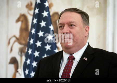 Le secrétaire d'Etat américain Mike Pompeo au cours d'une conférence de presse conjointe à l'Parc Lazienki à Varsovie, Pologne, le 12 février 2019 Banque D'Images