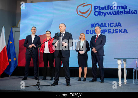 Wladyslaw Kosiniak-Kamysz, Katarzyna Lubnauer, Grzegorz Schetyna, Malgorzata Tracz et Wlodzimierz Czarzasty lors d'une conférence de presse commune de la ''Coalition européenne'' (cinq plus grands partis de l'opposition polonaise) les leaders à Varsovie, en Pologne le 24 février 2019. Cinq partis d'opposition polonaise (Plate-forme civique, parti moderne, Parti du peuple polonais, l'Alliance Démocratique de Gauche et verts) de la Pologne le dimanche a signé une déclaration de la coalition, en vue de la prochaine élection du Parlement européen, et a créé l'initiative facturées en tant que coalition. Banque D'Images