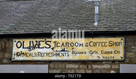 L'olive dans le café fermé Amble Amble est une petite ville sur la côte nord-est de la région de Northumberland, Angleterre du Nord-Est. L'entreprise fermée, CW 6657 Banque D'Images