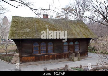 Cottage suédois Théâtre de marionnettes dans Central Park, New York City Banque D'Images