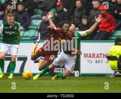 Edinburgh, Royaume-Uni. 16 mars 2019. Premiereship écossais Hibernian - Motherwell v, Edinburgh, Midlothian, UK. 16/03/2019. Pic montre : Motherwell née américaine Gboly Ariyibi, ailier droit, est présenté par le défenseur Hibs, David Gray, au cours de la première moitié comme l'hôte de Hibs Motherwell à Édimbourg : Crédit Crédit : Ian Ian Jacobs Jacobs/Alamy Live News Banque D'Images