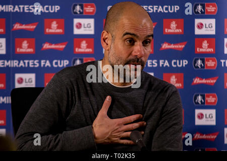 Swansea, Royaume-Uni. 16 mars 2019. Manchester City manager Pep Guardiola fait face à la presse après le match. L'unis en FA Cup, quart de finale cette image ne peut être utilisé qu'à des fins rédactionnelles. Usage éditorial uniquement, licence requise pour un usage commercial. Aucune utilisation de pari, de jeux ou d'un seul club/ligue/dvd publications. Photos par Andrew Orchard la photographie de sport/Alamy live news Banque D'Images