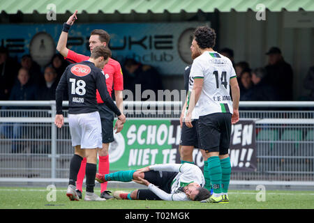 DEN HAAG , 16-03-2019 , Football , saison , Houtrust Sportpark 2018 / 2019 , néerlandais Tweede Divisie . Dommage pour Scheveningen player Kevin Gomez Nieto pendant le match Scheveningen vs Spakenburg Banque D'Images