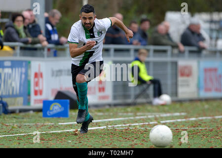 DEN HAAG , 16-03-2019 , Football , saison , Houtrust Sportpark 2018 / 2019 , néerlandais Tweede Divisie . Scheveningen player Mehmet Aldogan sur le ballon pendant le match Scheveningen vs Spakenburg Banque D'Images