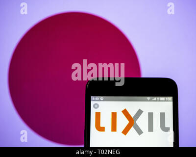 L'Ukraine. Mar 16, 2019. Lixil Group Corporation vu le logo affiché sur un téléphone intelligent. Crédit : Igor Golovniov SOPA/Images/ZUMA/Alamy Fil Live News Banque D'Images