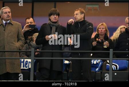 Berlin, Deutschland. 16Th Mar 2019. firo : 16.03.2019 Football, Football : 1. Saison 2018/2019, Bundesliga Hertha BSC Berlin - BVB Borussia Dortmund, Bundescoach Jogi Joachim Loew, faible sur la tribune, Jurgen Klinsmann | utilisée dans le monde entier : dpa Crédit/Alamy Live News Banque D'Images