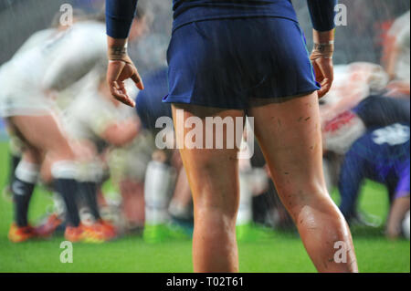 Londres, Royaume-Uni. 16 mars 2019. Abi Evans (aile gauche, Ecosse) regarder la mêlée au cours des Six Nations Grand Chelem match au stade de Twickenham, London, UK. L'Angleterre a obtenu une 14e victoire après la notation 80-0 lors du match qui a vu à des vents violents et de la pluie. Crédit : Michael Preston/Alamy Live News Crédit : Michael Preston/Alamy Live News Banque D'Images