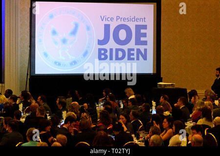 New York, USA. 16 mars 2019. Joe Biden fournit le discours d'ouverture de la première état démocratique Le dîner au Centre de Rollins à Dover, DE le 16 mars 2019. L'ancien Vice-président des États-Unis s'est abstenu d'annoncer sa candidature, même si les sondages effectués en début de mars indiquent l'ancien Vice-président Biden comme le favori d'un grand champ démocratique des candidats. Credit : OOgImages/Alamy Live News Banque D'Images