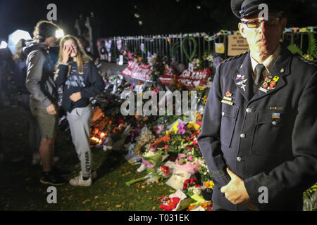 Christchurch, Nouvelle-Zélande. 16 mars 2019. Un agent de police vu à l'hommage des mosquées de Christchurch le tir. Autour de 50 personnes a été auraient été tués dans l'attaque terroriste des mosquées de Christchurch ciblant la prise de la mosquée Al Noor Mosquée et la mosquée de Linwood. Credit : SOPA/Alamy Images Limited Live News Banque D'Images