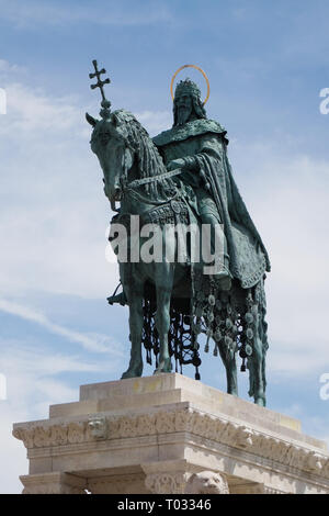 Statue du Roi Saint Étienne à le Bastion des pêcheurs dans le château de Buda Budapest, Hongrie Banque D'Images