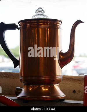 Un vintage pitcher à un marché aux puces Banque D'Images