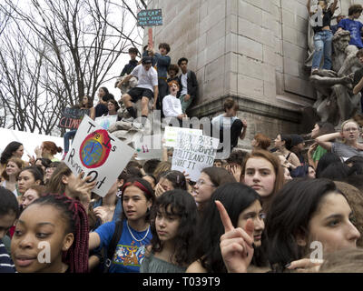 Grève des étudiants pour le changement climatique à Columbus Circle à New York, le 15 mars 2019. Banque D'Images