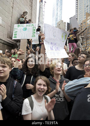 Grève des étudiants pour le changement climatique à Columbus Circle à New York, le 15 mars 2019. Banque D'Images