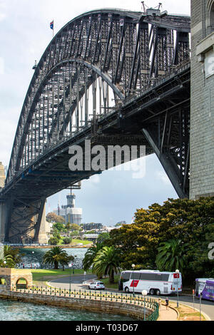 Vertical image du Sydney Harbour Bridge , Sydney, Australie Banque D'Images