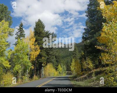 Vue sur la campagne à couper le souffle sur un jour à l'automne au Golden Gate Canyon State Park, Colorado Banque D'Images