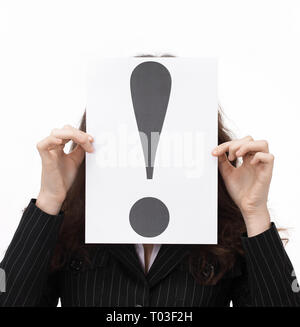 Young business woman holding le point d'exclamation Banque D'Images