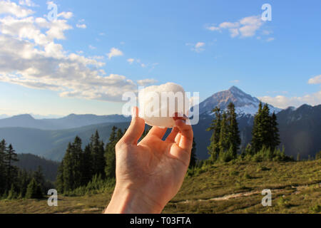 Snow Ball en haut des montagnes Banque D'Images