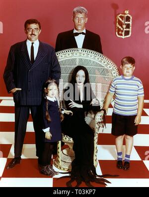 JOHN ASTIN, LISA LORING, CAROLYN JONES, TED CASSIDY, KEN WEATHERWAX, LA FAMILLE ADDAMS, 1964 Banque D'Images