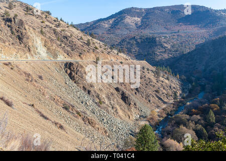 Shasta rivière traverse le ravin du Modoc près de Yreka, California, USA Banque D'Images