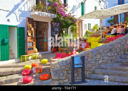 Cafe, Carrer Portal Nou, vieille ville d'Ibiza, IBIZA, Baléares, Espagne Banque D'Images