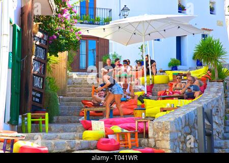 Cafe, Carrer Portal Nou, vieille ville d'Ibiza, IBIZA, Baléares, Espagne Banque D'Images