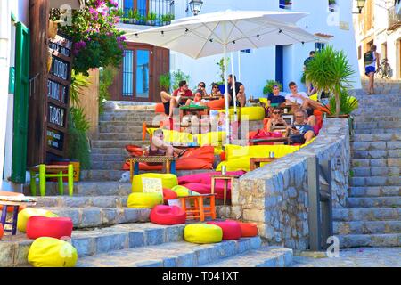 Cafe, Carrer Portal Nou, vieille ville d'Ibiza, IBIZA, Baléares, Espagne Banque D'Images